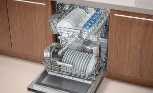 Lava louças de embutir com porta em inox escovado e puxador retangular em metal escovado TECNO Original TD14 EXDO