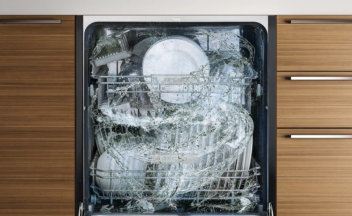 Lava louças de embutir com porta em inox escovado e puxador retangular em metal escovado TECNO Original TD14 EXDO