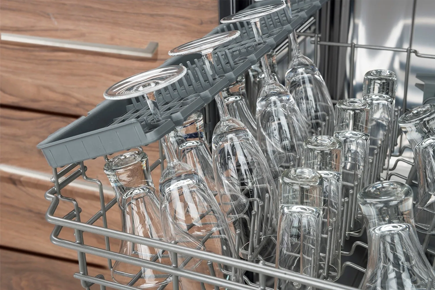 Lava louças de embutir com porta em inox escovado e puxador retangular em metal escovado TECNO Original TD14 EXDO