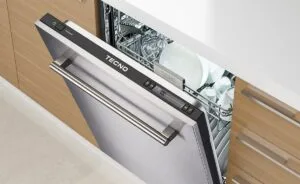 Lava louças de embutir com porta em inox escovado e puxador retangular em metal escovado TECNO Original TD14 EXDO