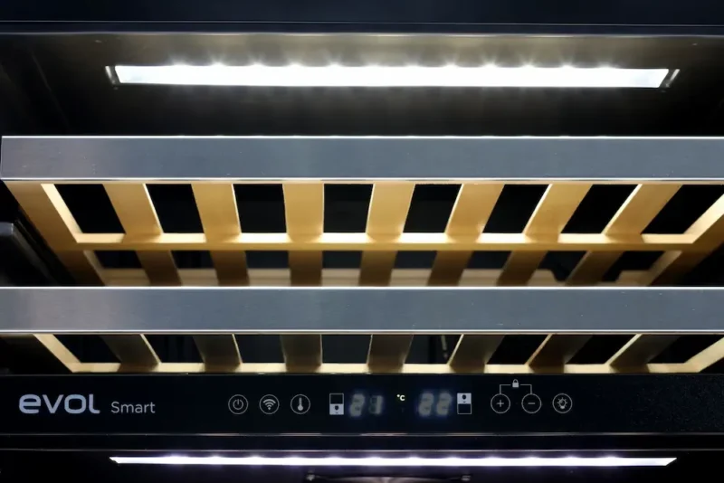 Adega EVOL 45 Garrafas  Abert. DIREITA 110 V (NÃO SMART)